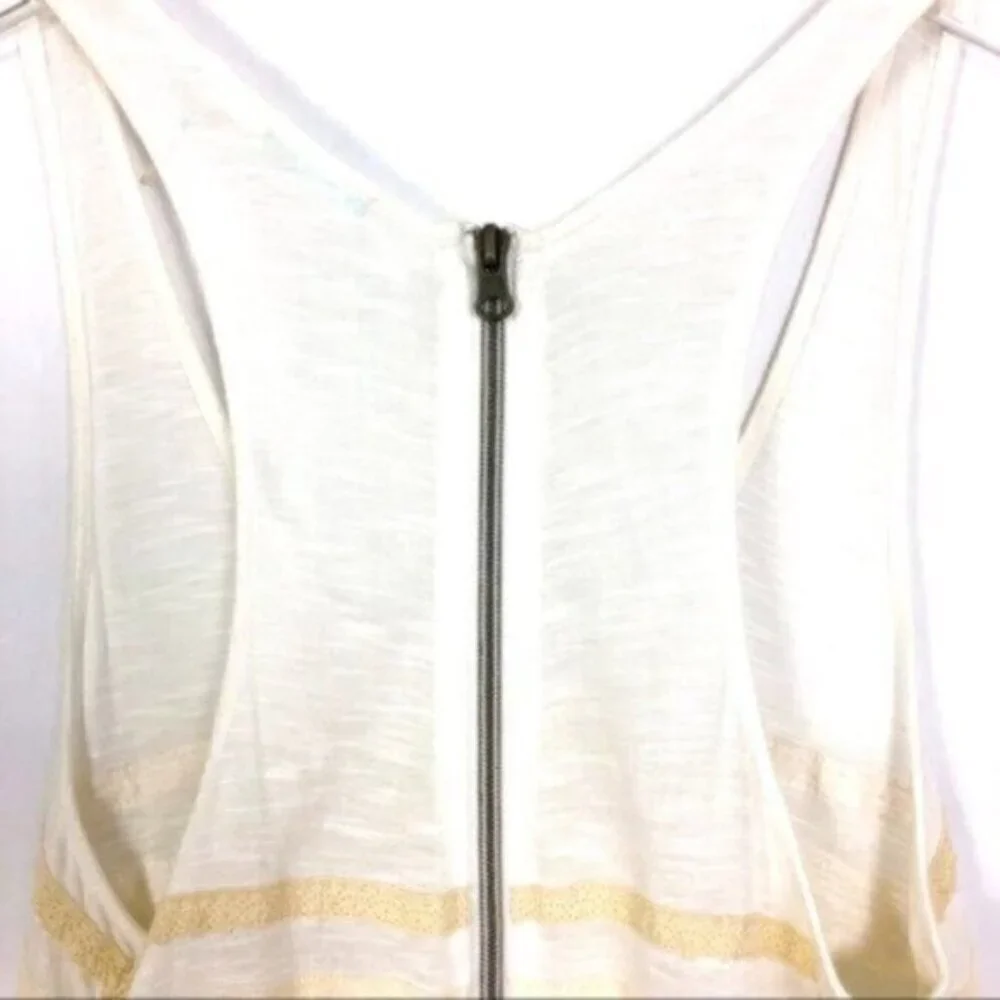 Kimchi Blue | Urban Outfitters White & Lace tank Size Small